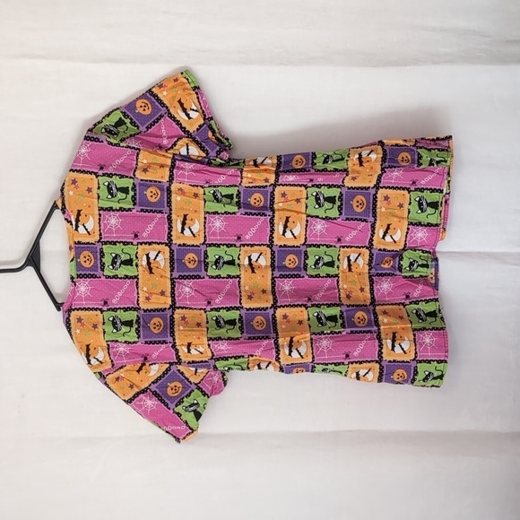 Zoe and Chloe Orange Pink Halloween Theme Scrub Top Size Large - Picture 4 of 5